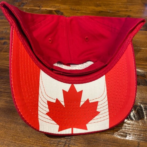 Red ballcap - Picture 2 of 4